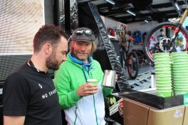 Holger Meyer an seiner Kaffebar am Scott Stand