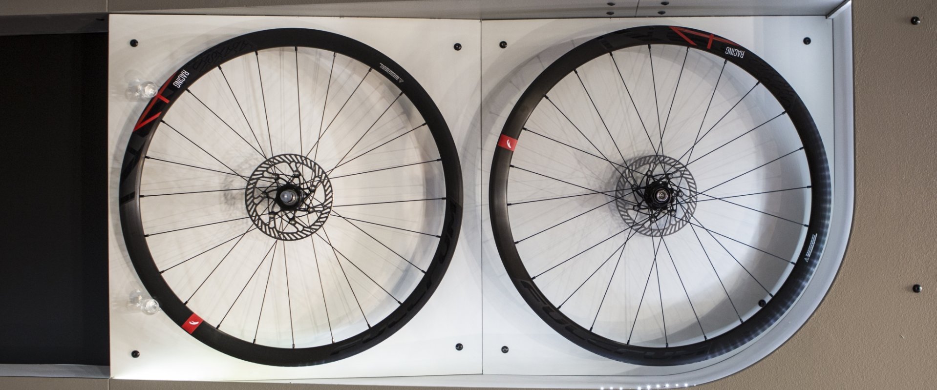 Cyclocross goes aero, Racing 4 DB 2-Way Fit Disc Center Lock Wheelset.