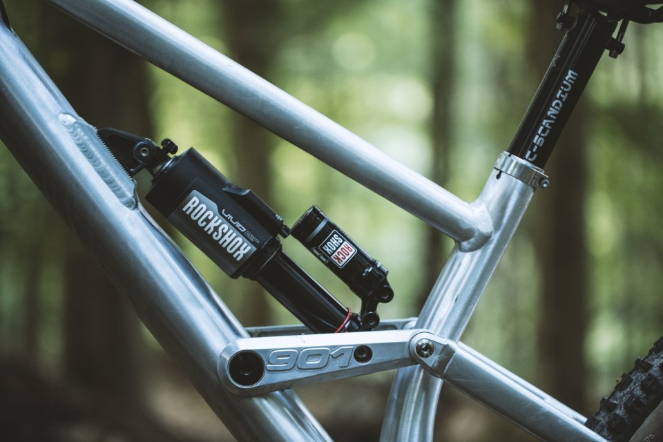 A Liteville 901 Downhill bike that is ready to rock. Made possible by bike-components.de.