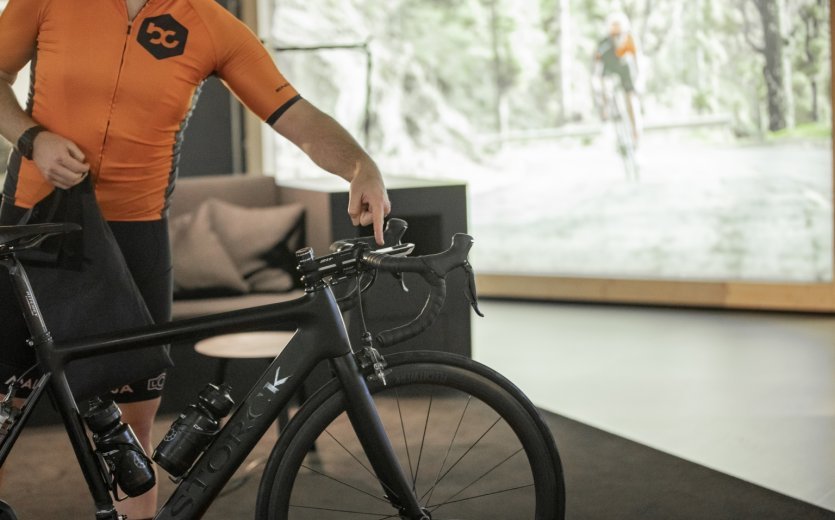 Elite Direto Smart Rollentrainer Zwift Connection Training