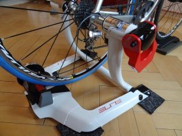 Vergleich: Tacx Bushido Smart vs. Elite Qubo Power Mag Smart