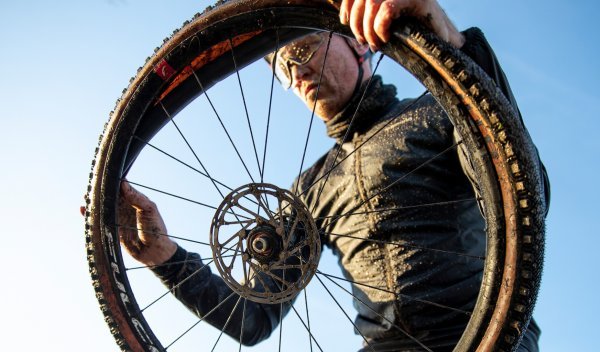 Bomba de aire de pie para rueda de bicicleta y coche