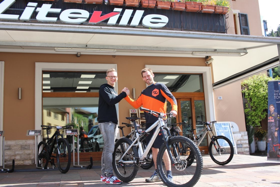 Rainer picks up the new Liteville 301 MK14 for some on trail testing.