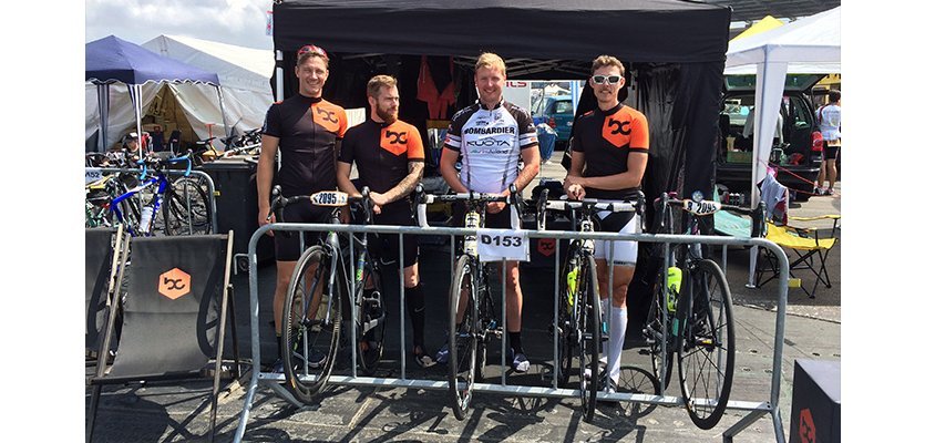 Andy, Basti, Mibi am Fahrer- und Nachtlager an der Mercedes-Benz-Tribüne