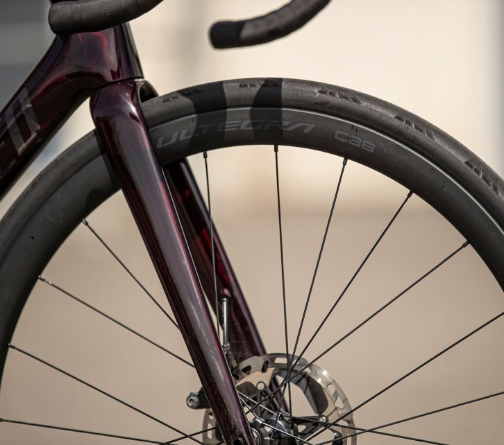 Pictured is the front wheel of a Specialized Tarmac. The 28" Ultegra C36 wheel is fitted with a Continental 5000S TR tyre.