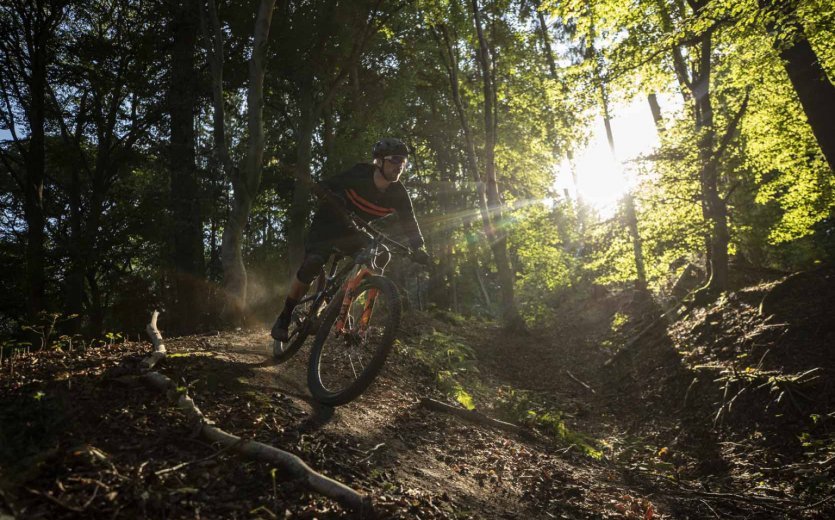 "Ich bin zuvor nie Specialized-Reifen gefahren und hatte sie auch absolut nicht auf dem Zettel. Die Testfahrten haben mir gezeigt: Die Verarbeitungsqualität ist extrem gut und die Reifen erfüllen ihren Zweck anstandslos."