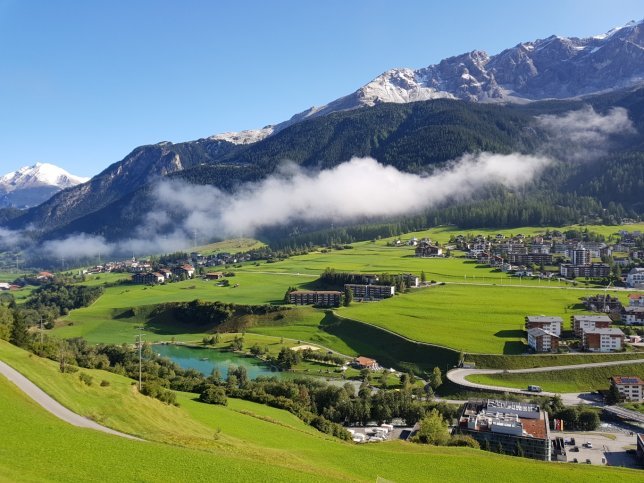 Blick aus dem Lift auf den Lai Barnagn Badesee.