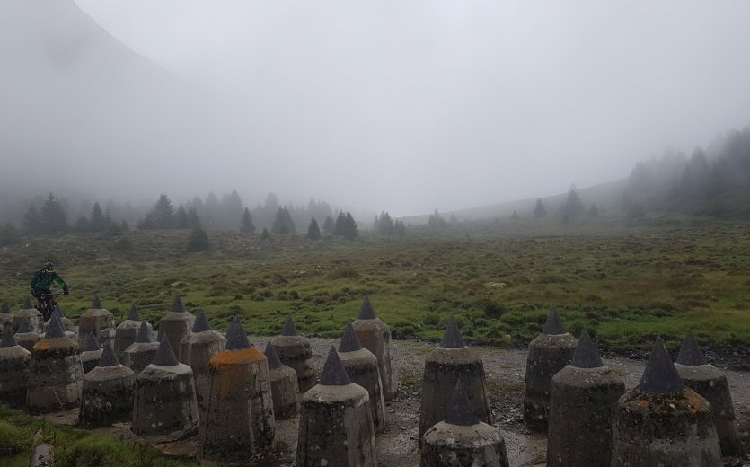 Die Panzersperren am Bunkertrail.