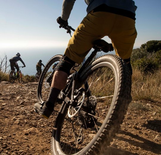 Häufig genug sitzt Du beim Mountainbiken gar nicht auf Deinem Sattel...