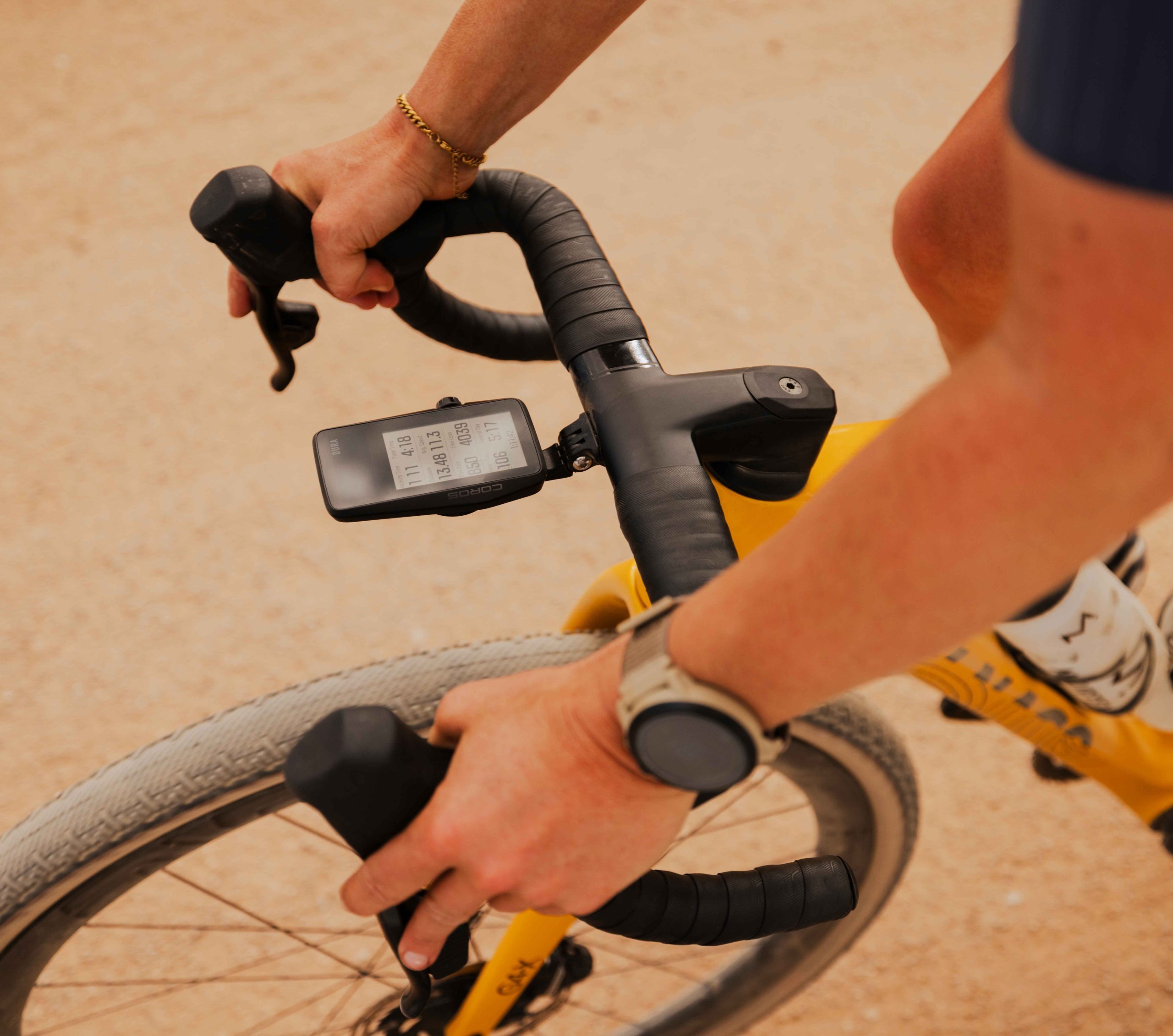 Coros Dura am Fahrrad verbaut