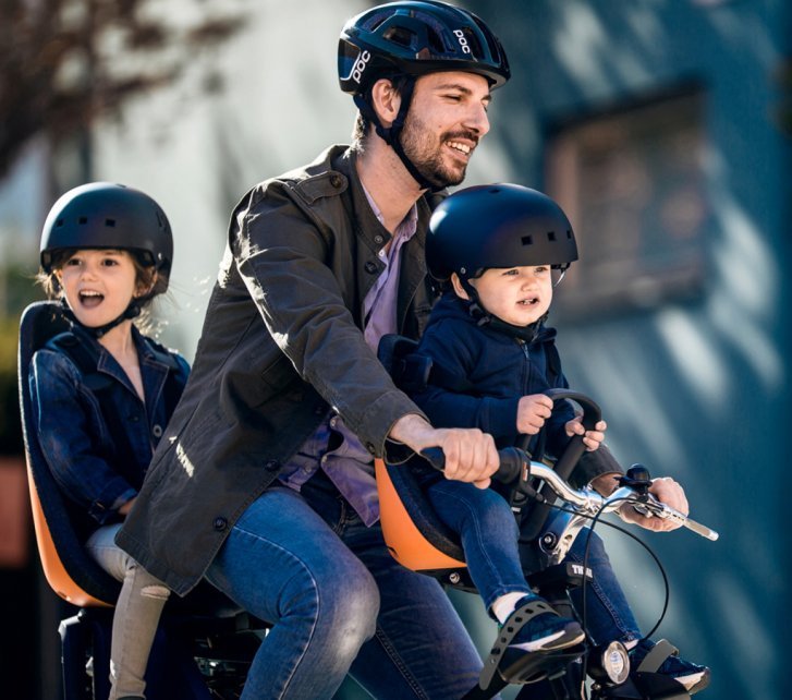 Fahrrad-Kindersitze_Beratung_Galerie_03_Thule_zwei_Kindersitze_mobil.jpg