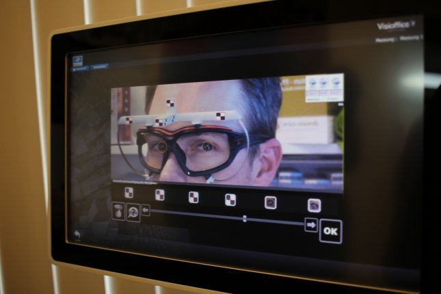 Mit modernster Technik wird das Sehfeld analysiert.