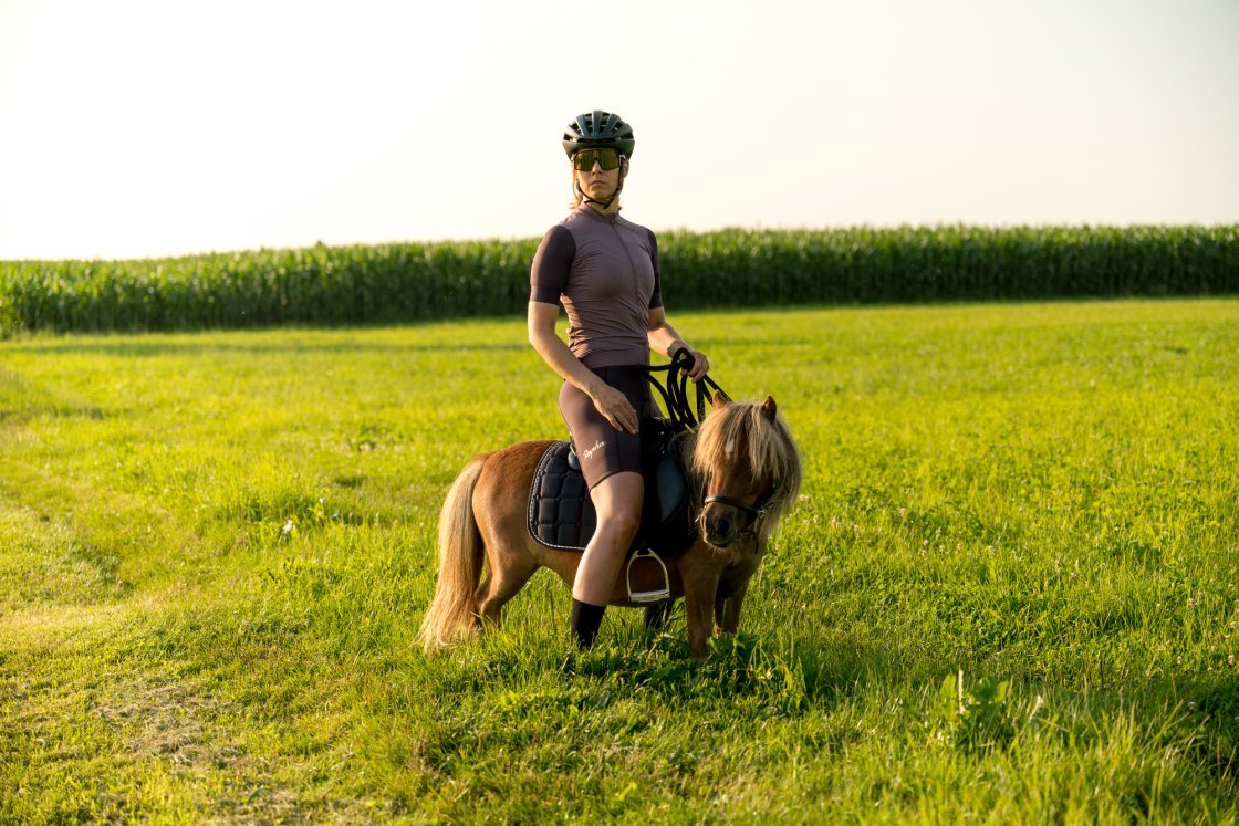 Anke auf dem Pony Beverly