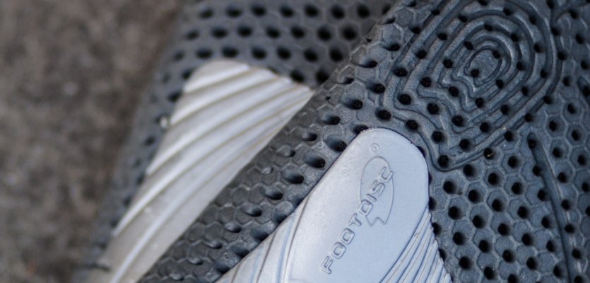 The insole consists of different materials.