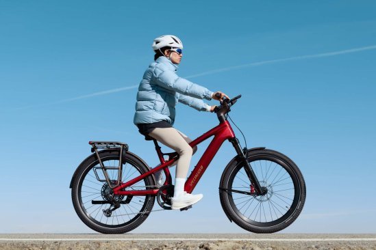 Bicicleta eléctrica Specialized Vado X como e-bike SUV y de trekking versátil con portaequipajes, guardabarros y equipamiento deportivo