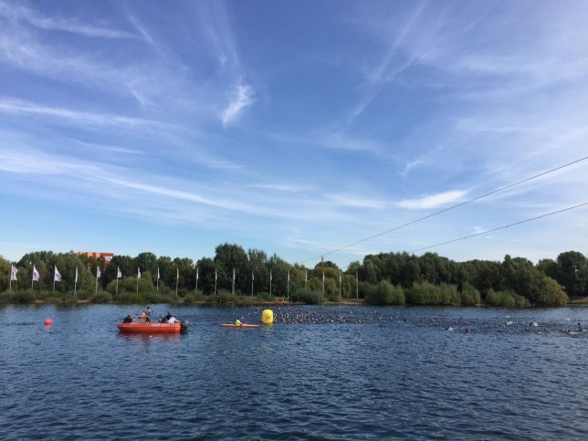 1,5 km Schwimmen und Manuel, Stefan und Klaus sind mittendrin