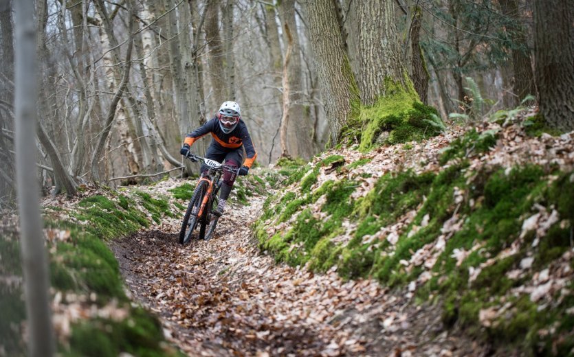 Die bike-components Mitarbeiter beim Superplastik Enduro Cup Rennen in Esneux, Belgien, Theresia Schwenk