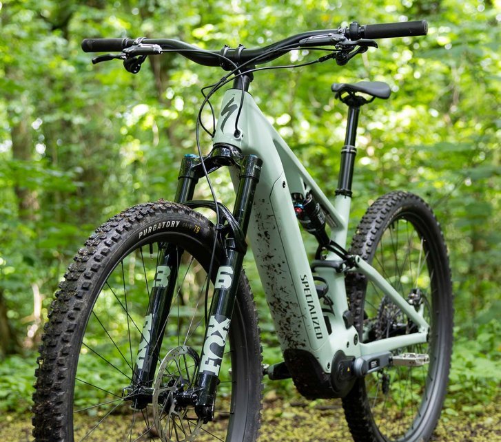 Specialized Turbo Levo R in der Frontansicht