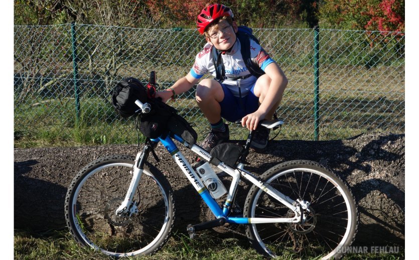 Kids also want to be on the road like their parents: light luggage such as a sleeping bag can be easily transported on their bikes.