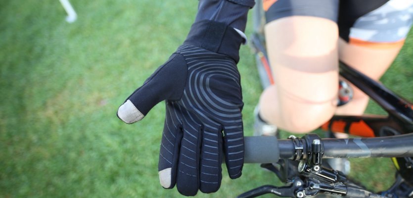 The ASSOS tiburuGloves_evo7 gloves palm provides tons of grip.