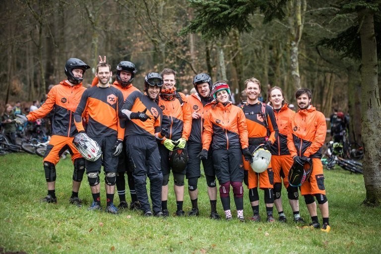 Die bike-components Mitarbeiter beim Superplastik Enduro Cup Rennen in Esneux, Belgien