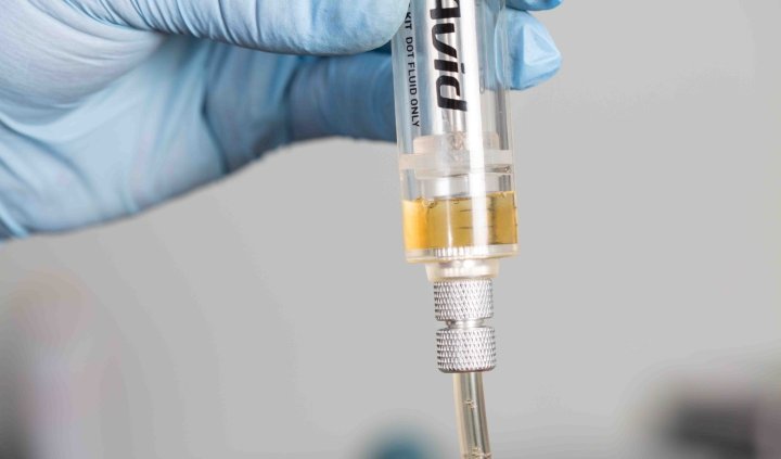 How to replace the brake fluid and bleed SRAM Guide brakes