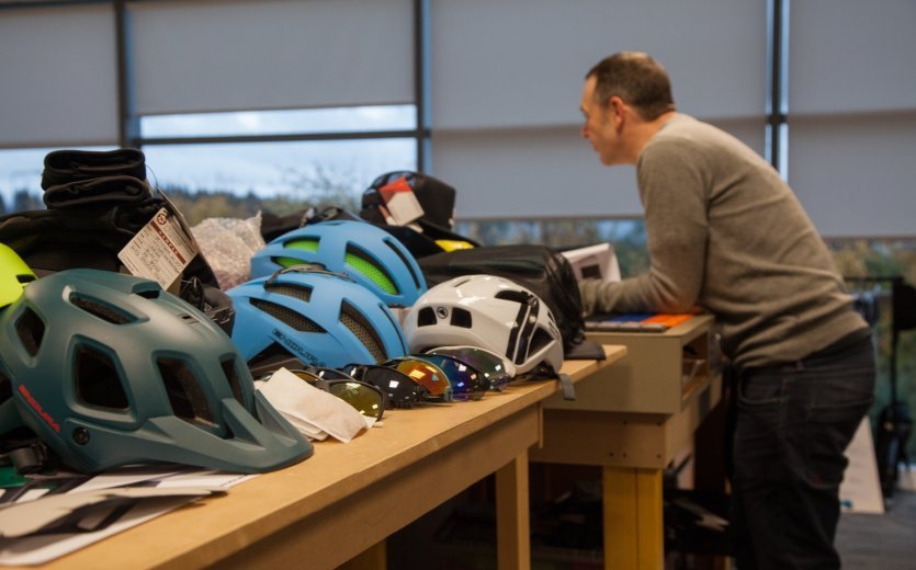No surprise, Endura products everywhere. Can you spot a prototype?