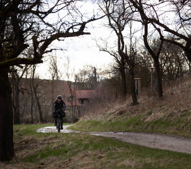 Es regnet immer wieder heftig. Darunter leiden die Wege und letztlich unsere Fahrer. 