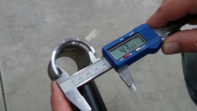 Messen der oberen und unteren Lagerschale des Steuerrohrs am Rahmen