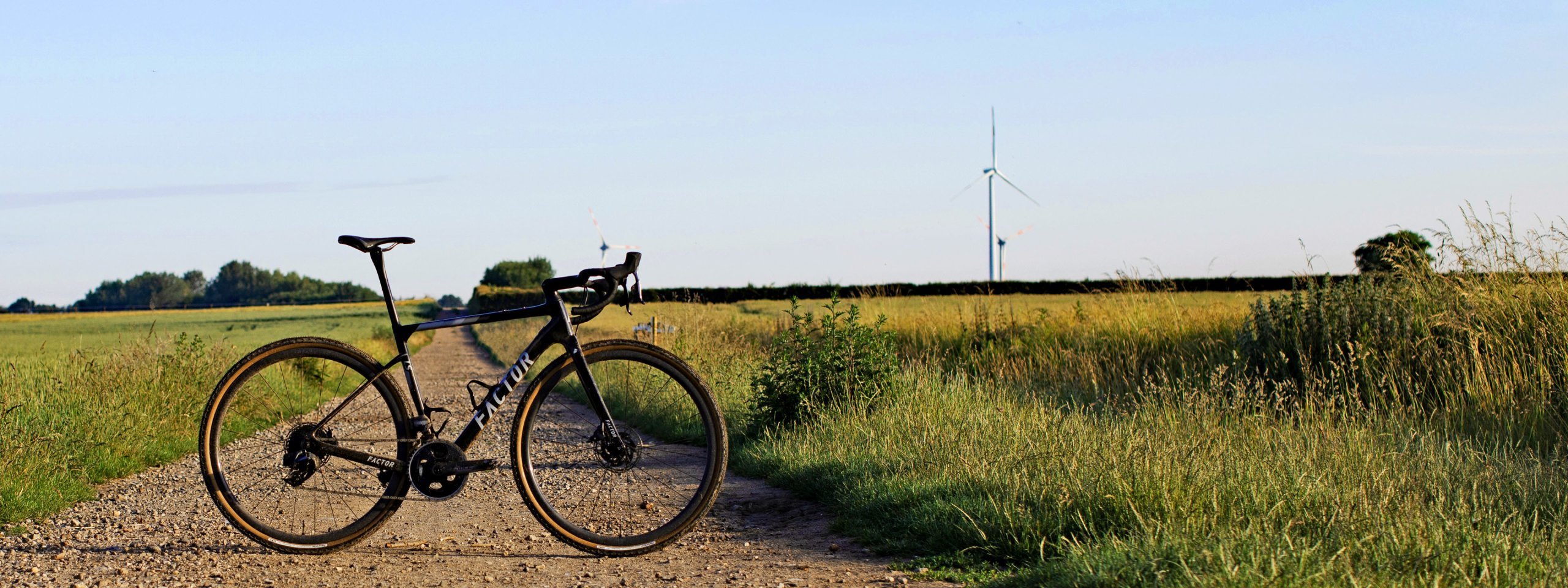 Factor-LS_Carbon_Gravel_Fahrrad_Hero_3840x1540.jpg