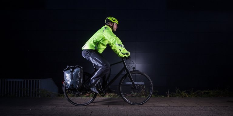 Sichtbar unterwegs auf dem Fahrrad mit reflektierender Kleidung