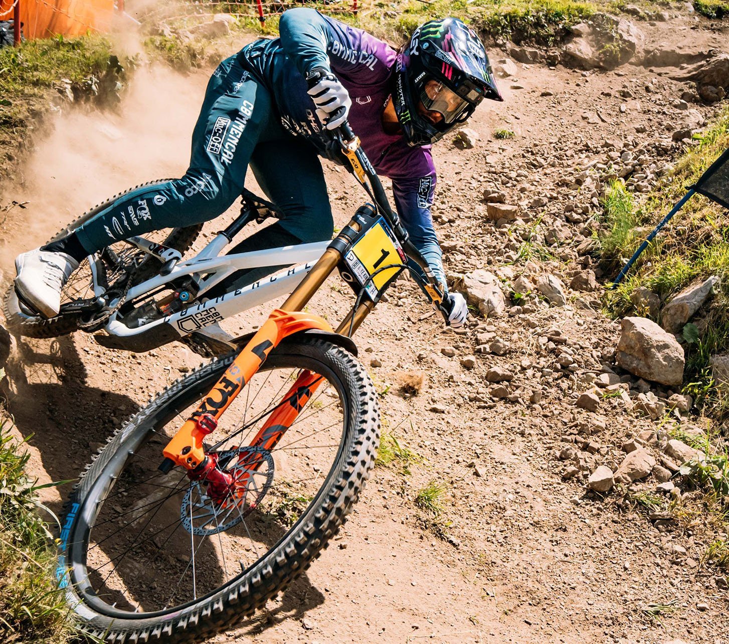 Commencal_XXL_Header_Mobile_01_DE.jpg