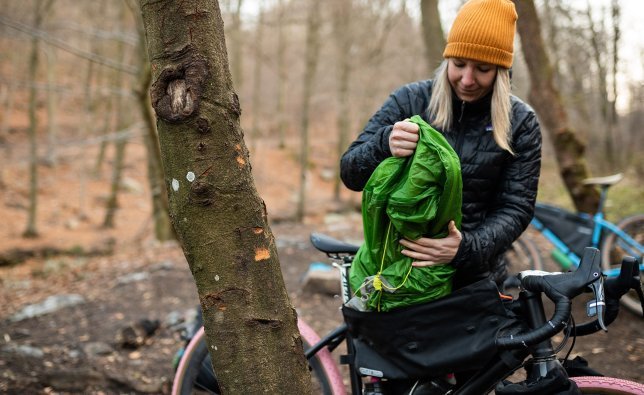 Svenja from bc Product Management, unpacks her tent from her frame bag.