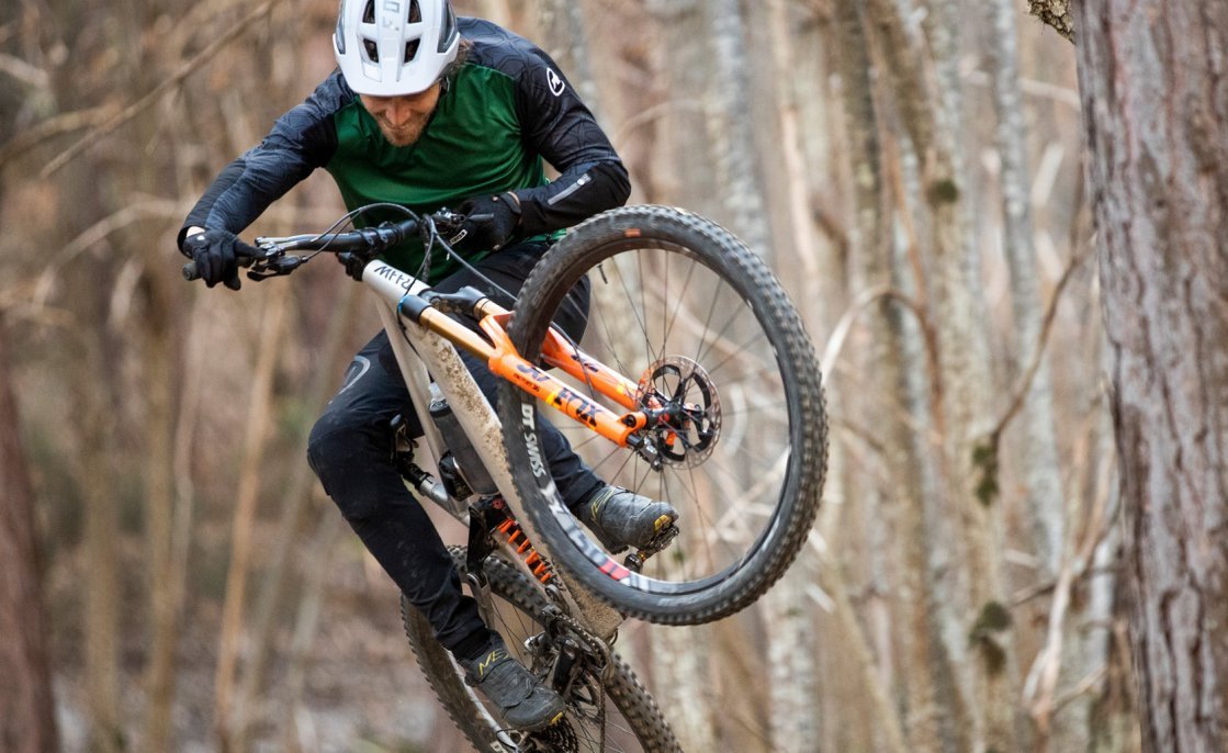 Der Sattel hilft Dir gern auch mal beim Dirigieren Deines Bikes. Gepolsterte Kanten sind dann häufig angenehmer für Deine Schenkel.