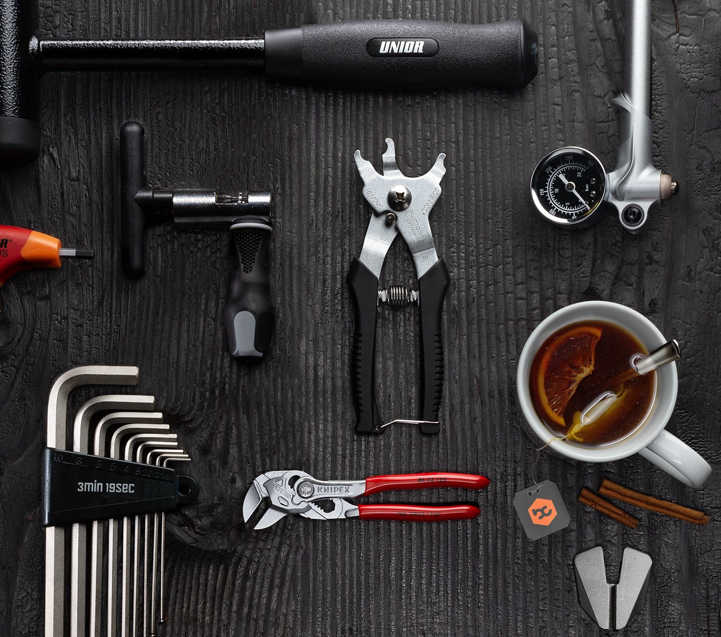 Schraub dich durch den Winter - Werkzeuge und Werkstattzubehör bei bike-components