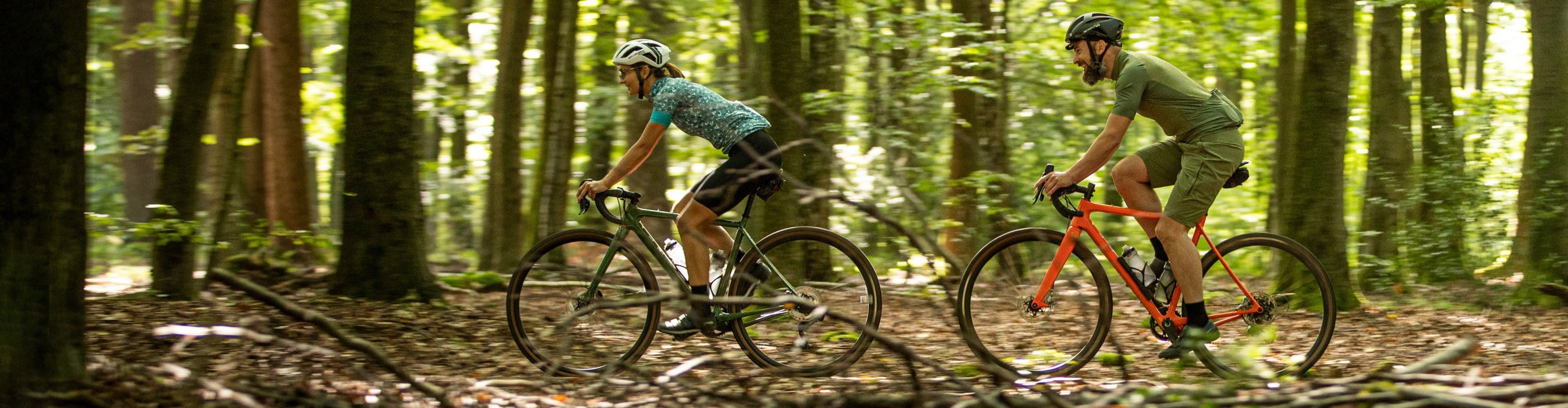 2 Graveler mt Open Bikes im Wald