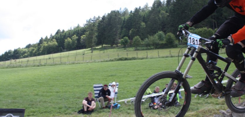 Bene von bike-components im Finale vom IXS Downhillcup in Willingen 2014
