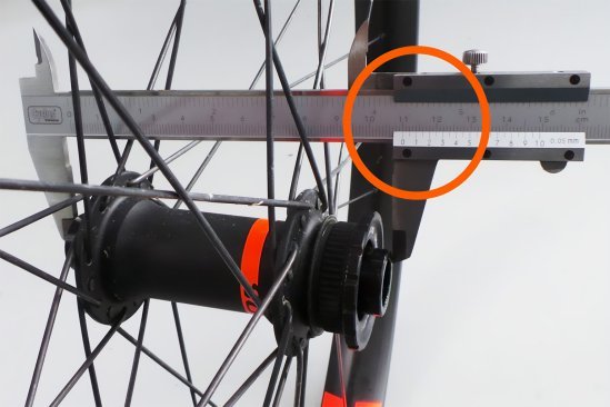 The newer Boost standard brings a new axle width: 110 mm at the front wheel.