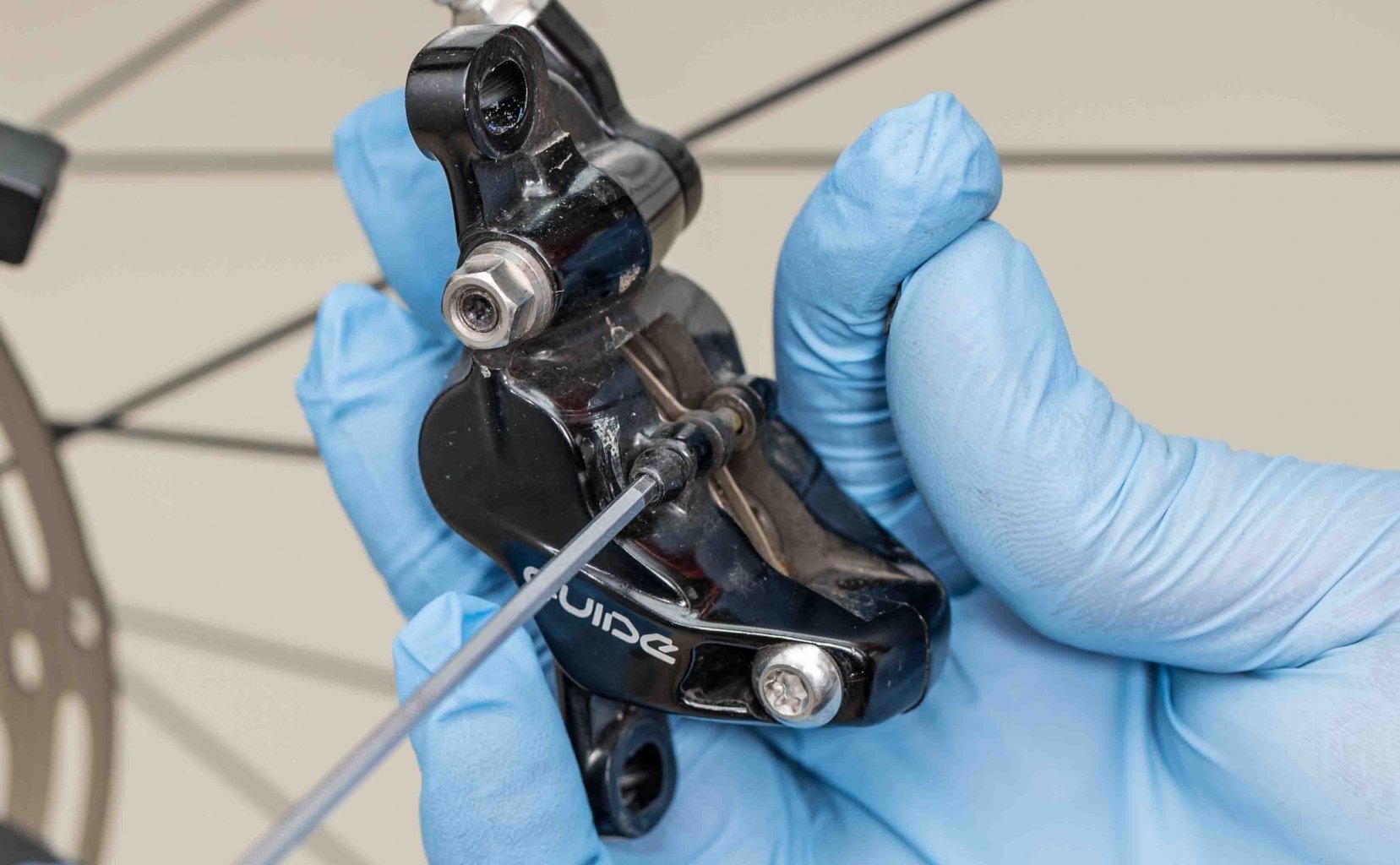 How To: Befüllen und Entlüften einer SRAM... | bike-components