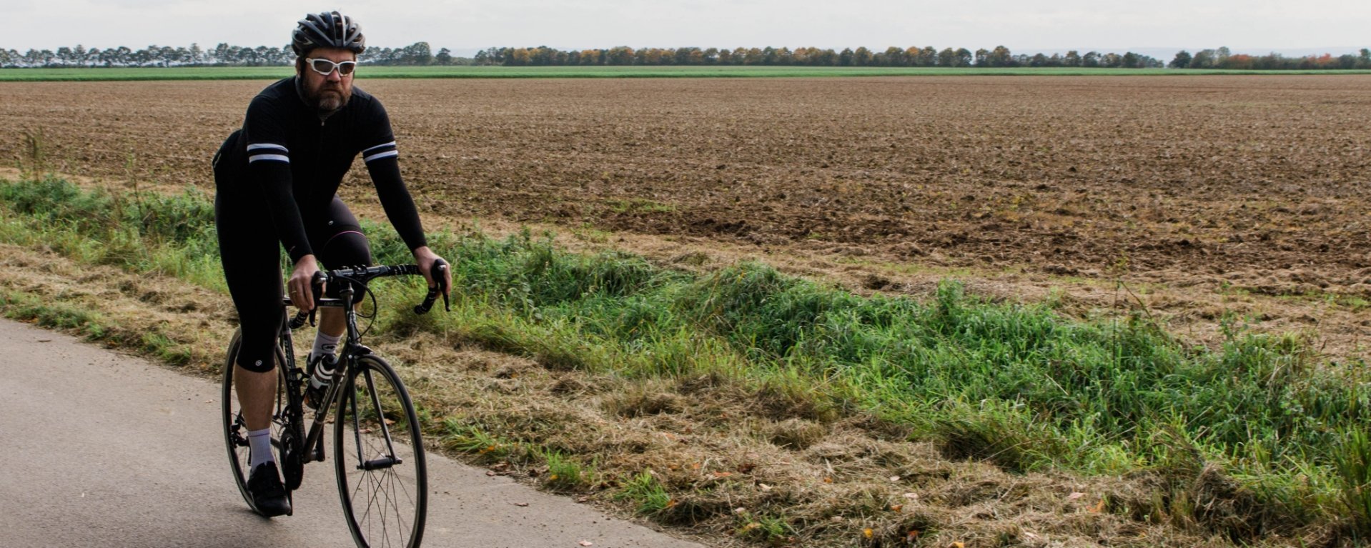 Christian on a test ride with the Assos T.Tiburu bib shorts and Evo7 knee warmers.