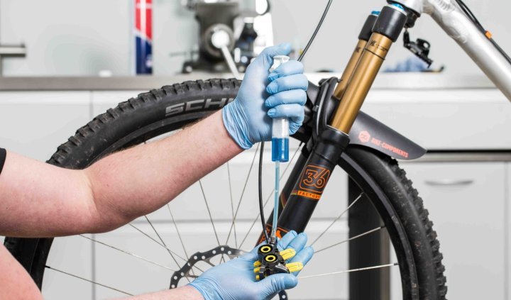 How to replace the brake fluid and bleed Magura MTB disc brakes