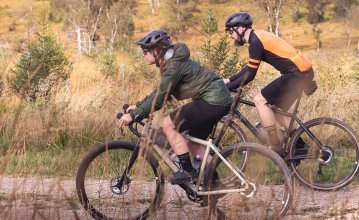 Susanne and Björn from the bc Team on the road on their bc original Flint gravel bikes.