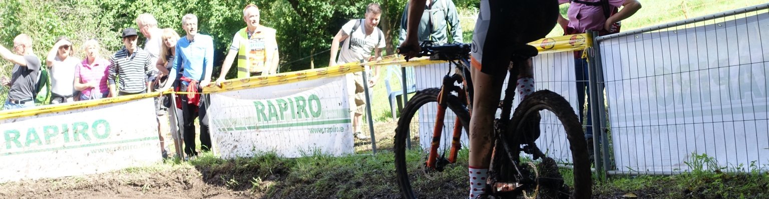 Wiedereinklicken nach Laufpassagen in matschigen Rennen: kein Problem mit HT LEOPARD Klickpedalen