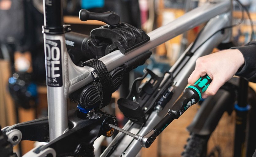 El soporte de montaje 3min19sec sujeta las bicicletas de forma segura por el tubo superior, gracias a su pinza acolchada.