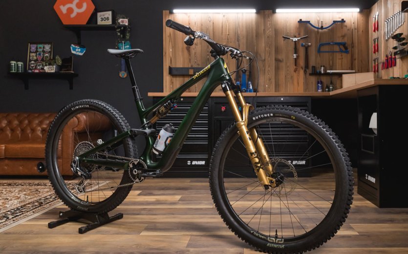 Pour le Bucketride Festival au lac Faak, nous avons assemblé un Specialized Stumpjumper 15 Pro haut de gamme.