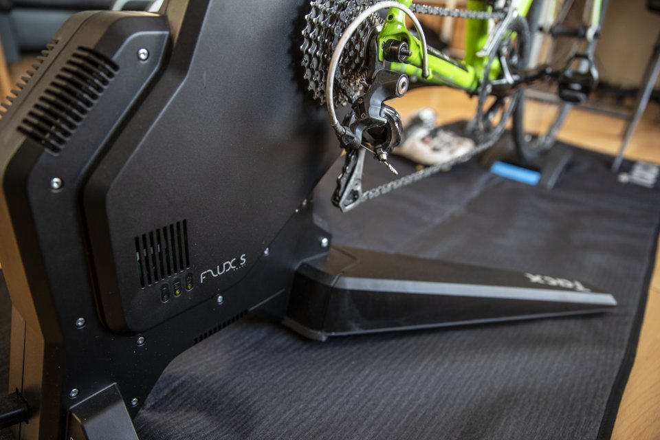 Tacx Flux S T2900S Rollentrainer flacher Standfuß