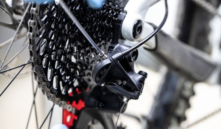 How to – MTB Shifters & Derailleurs: Adjusting the Rear Derailleur