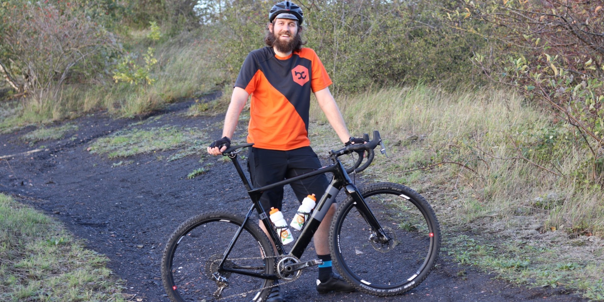 Drew and the Exploro with 27.5" wheels and 2.1" Rocket Ron tyres.