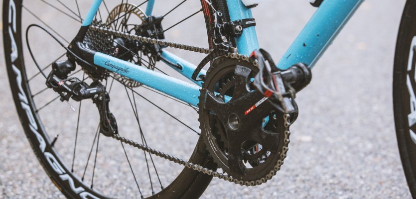 The beautifully crafted H11 crankset can also be found in Campagnolo’s record and Chorus groups. 