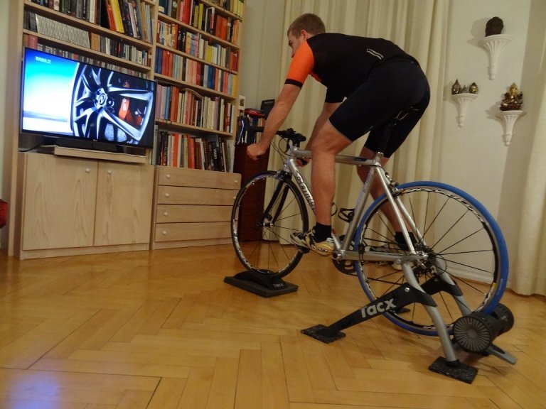 Tacx Bushido Smart, Fahrradtrainer, Rollentrainer